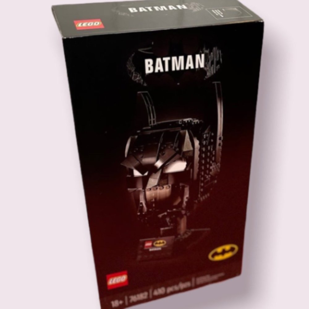LEGO Batman: Batman Cowl Collectible Kit # 76182 (410 pieces)